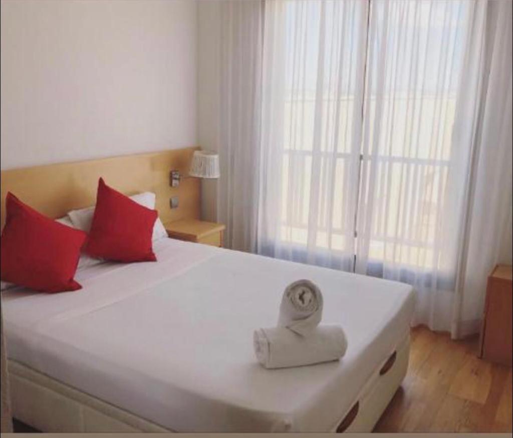 Suites Madrid Belfast 13 Ifema Airport ภายนอก รูปภาพ