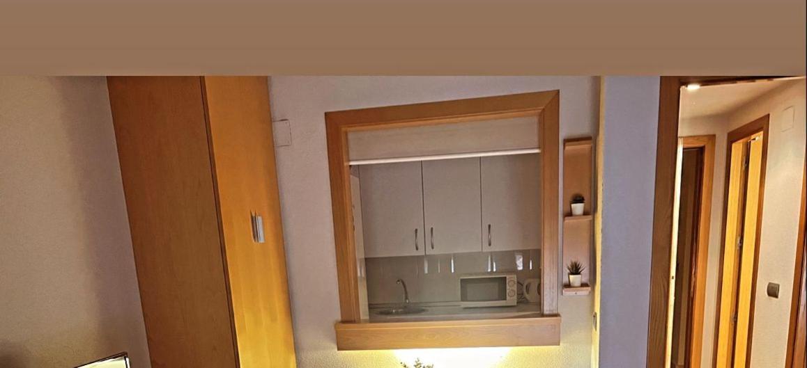 Suites Madrid Belfast 13 Ifema Airport ภายนอก รูปภาพ